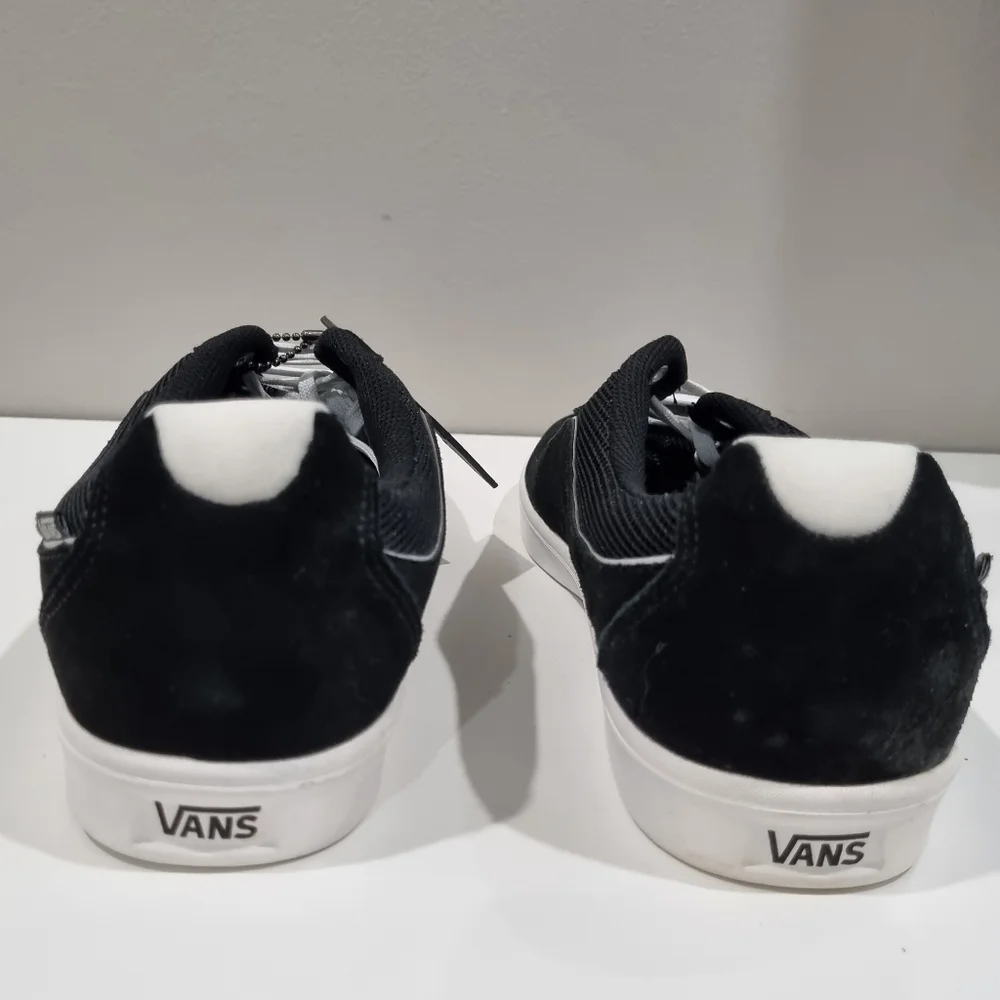 VANS Black and White Sneakers, NWT, Size 9.5 - Picture 4 of 11